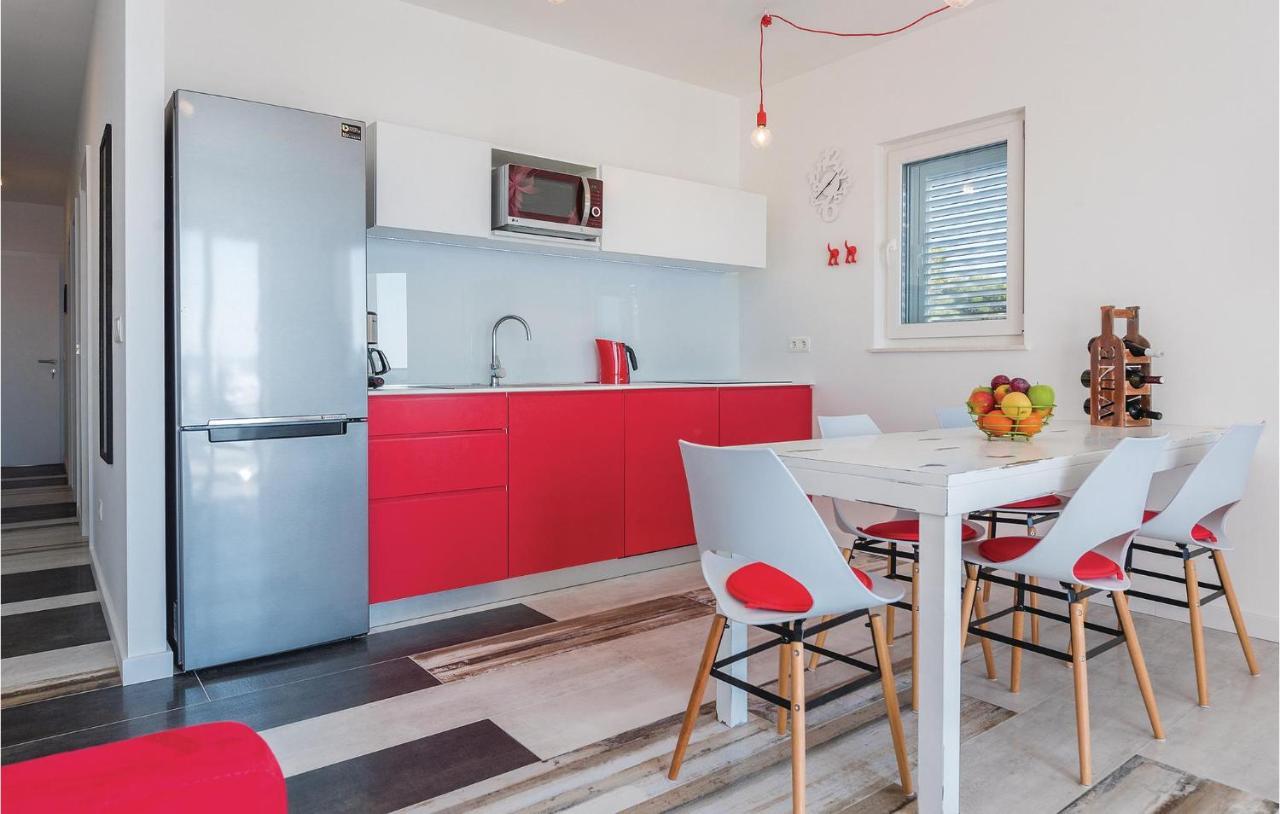 Cozy Apartment In Brodarica With Wifi מראה חיצוני תמונה