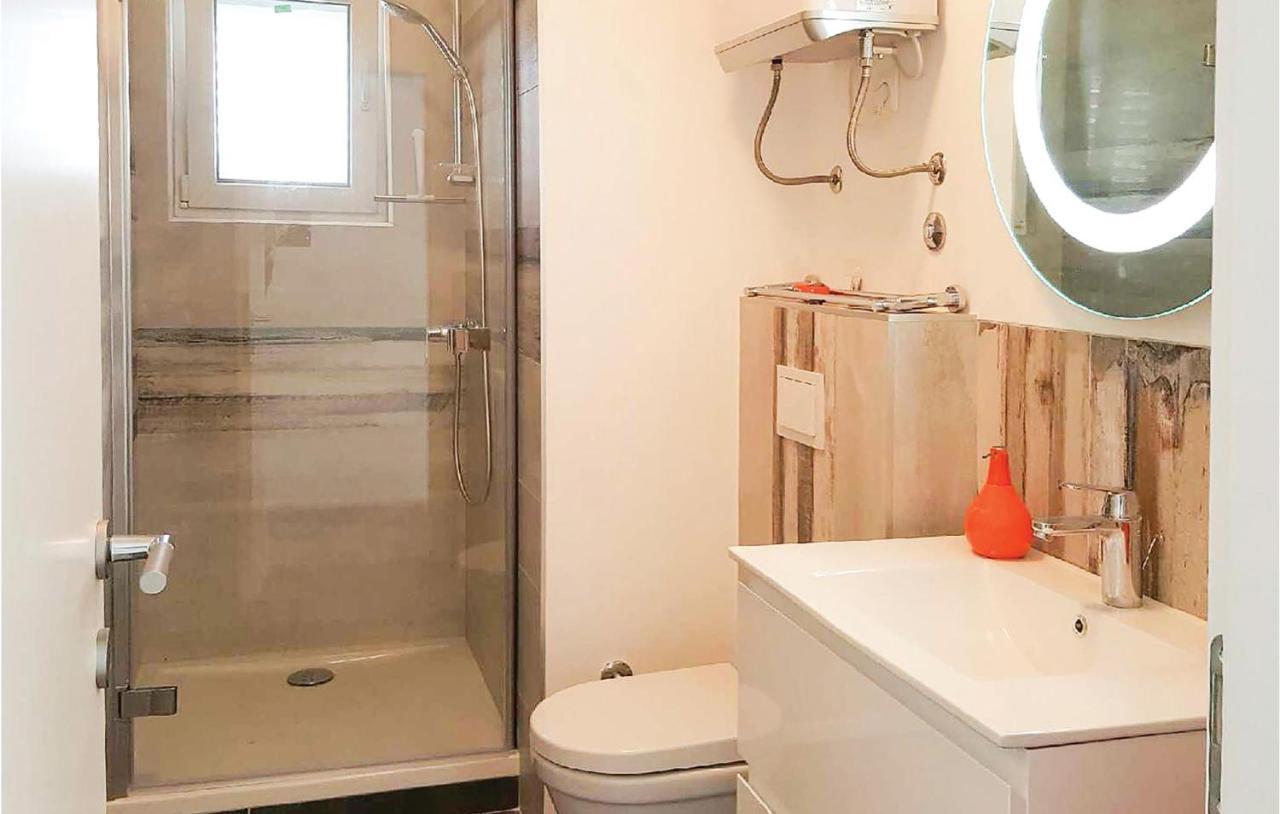 Cozy Apartment In Brodarica With Wifi מראה חיצוני תמונה