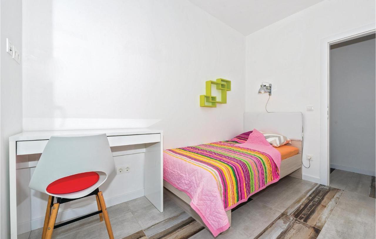 Cozy Apartment In Brodarica With Wifi מראה חיצוני תמונה
