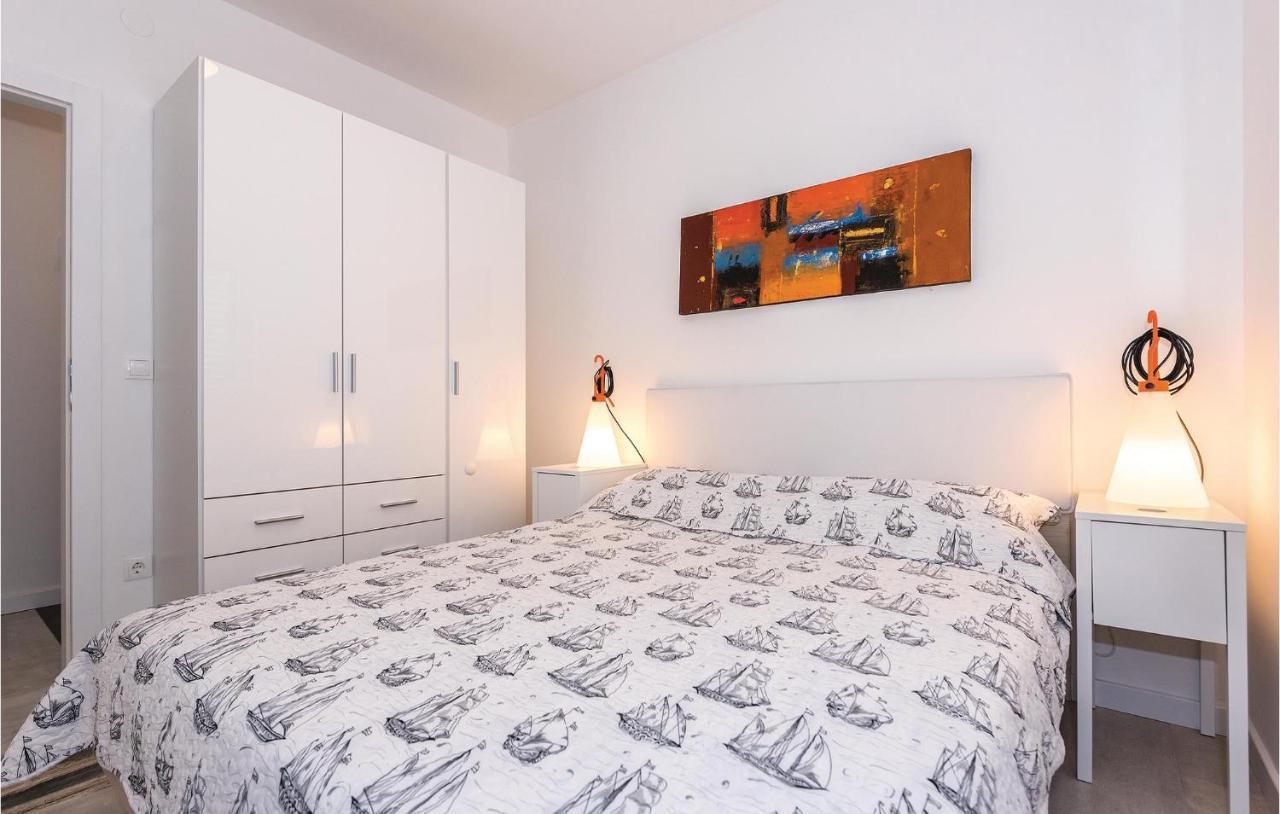 Cozy Apartment In Brodarica With Wifi מראה חיצוני תמונה