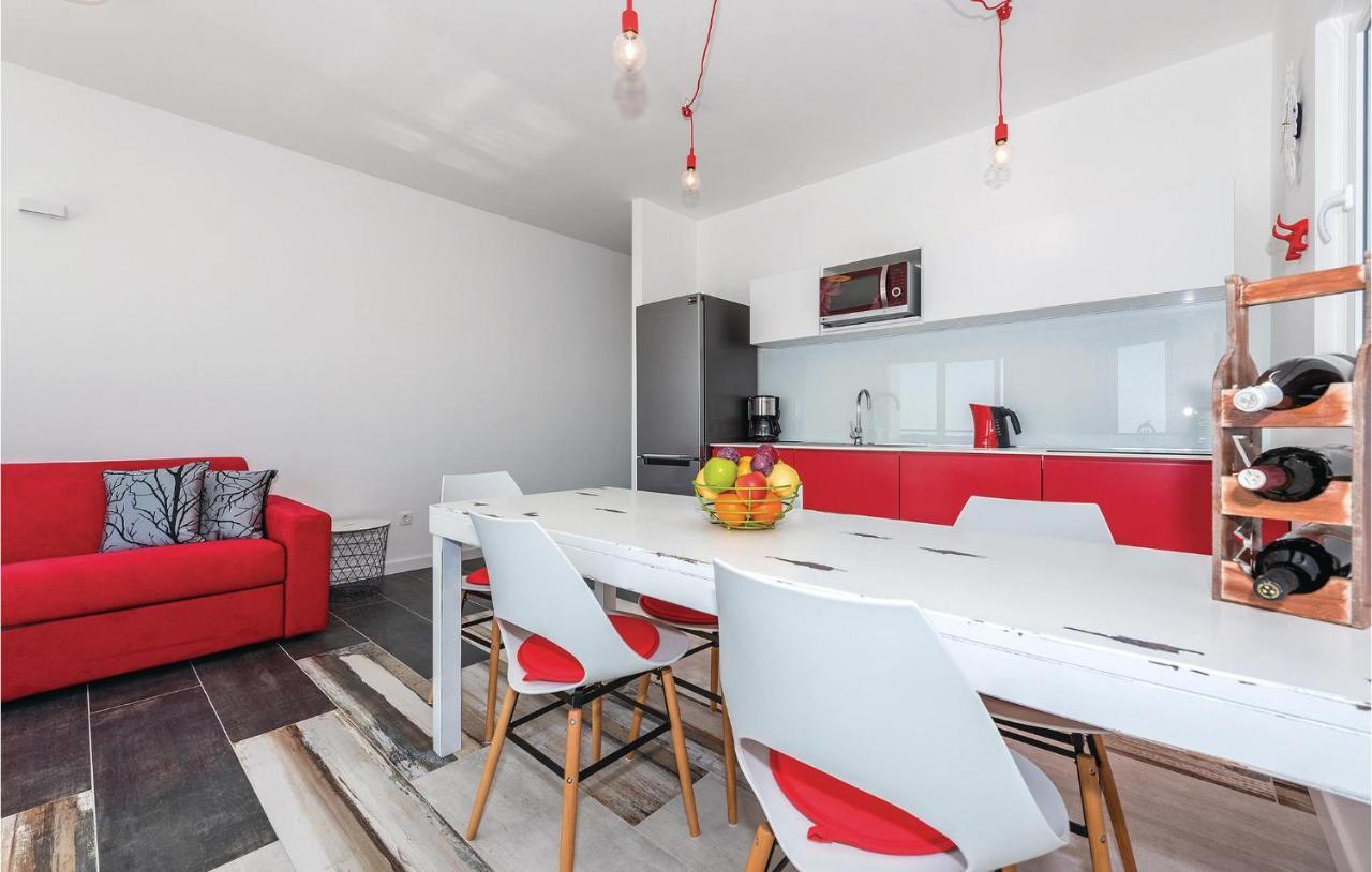Cozy Apartment In Brodarica With Wifi מראה חיצוני תמונה