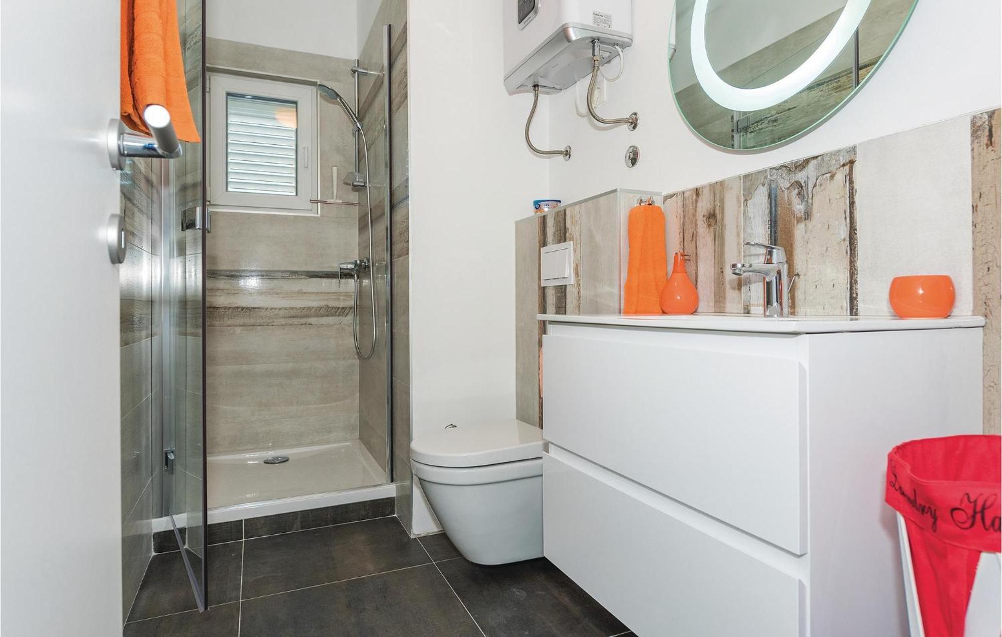 Cozy Apartment In Brodarica With Wifi מראה חיצוני תמונה