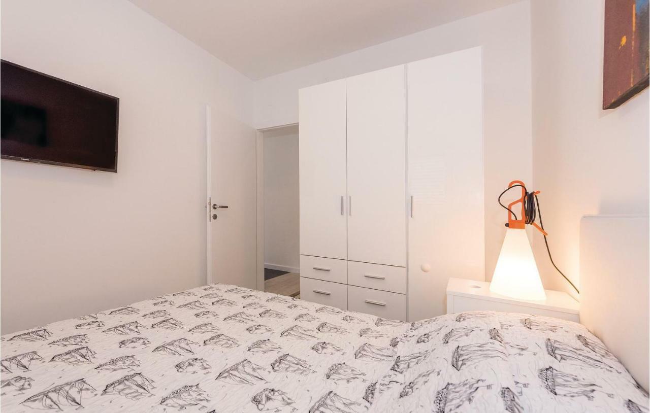 Cozy Apartment In Brodarica With Wifi מראה חיצוני תמונה